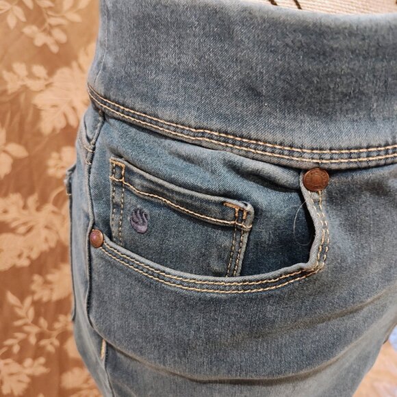 Gloria Vanderbilt All Around Slimming Effect Avery Jeans, Size 8, Used - Picture 4 of 8